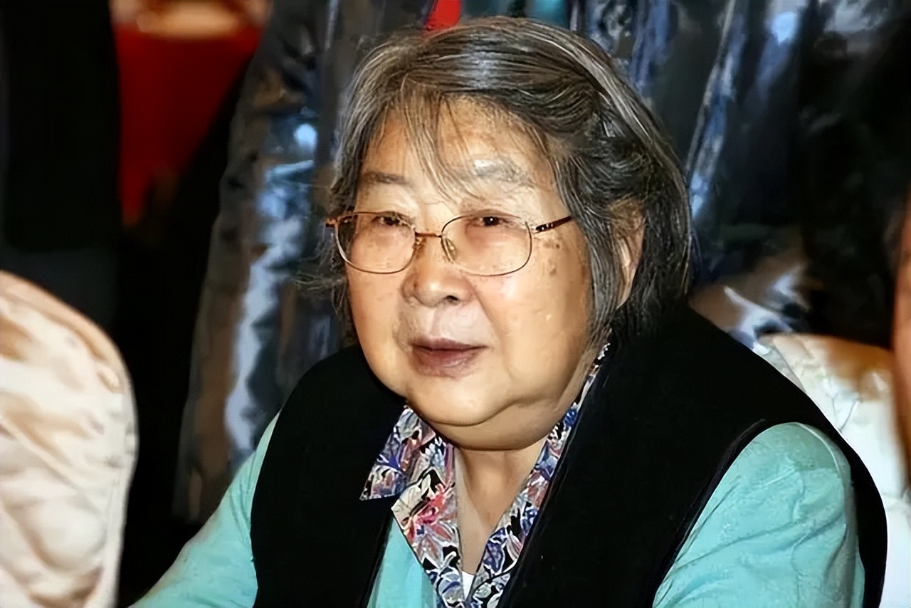 In 1964, Li Min was invited to live in Zhongnanhai because of a ...