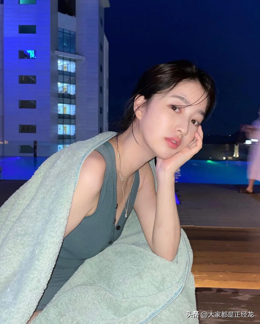 Leekahee, a Korean fashion model, has an elegant temperament and wears ...