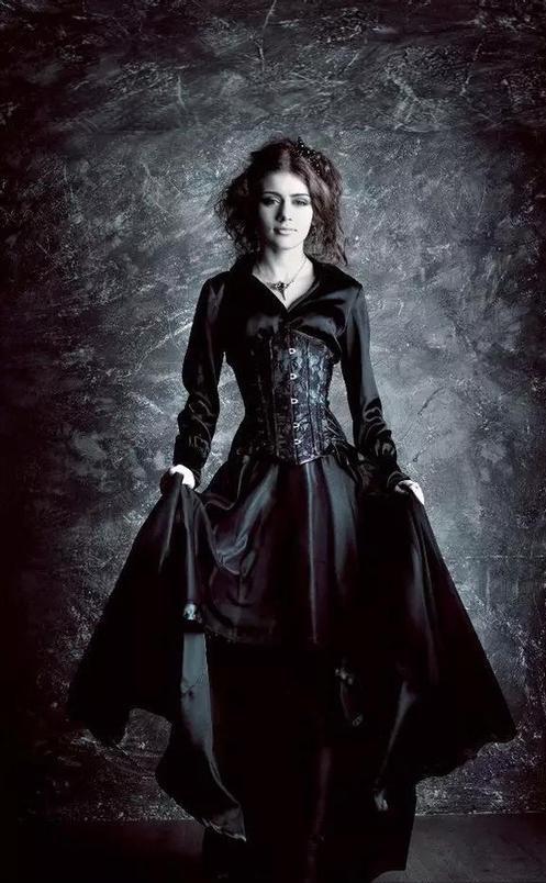 Wild Goth Talking about the Gothic clothing culture in