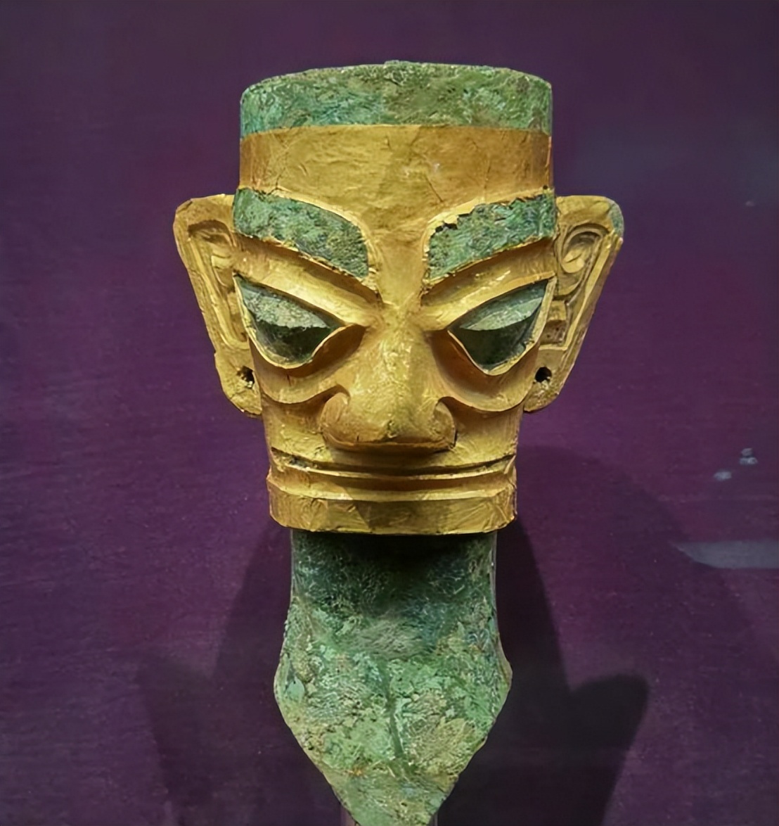 3,000yearold bronze sword discovered in Germany, "still glowing" when