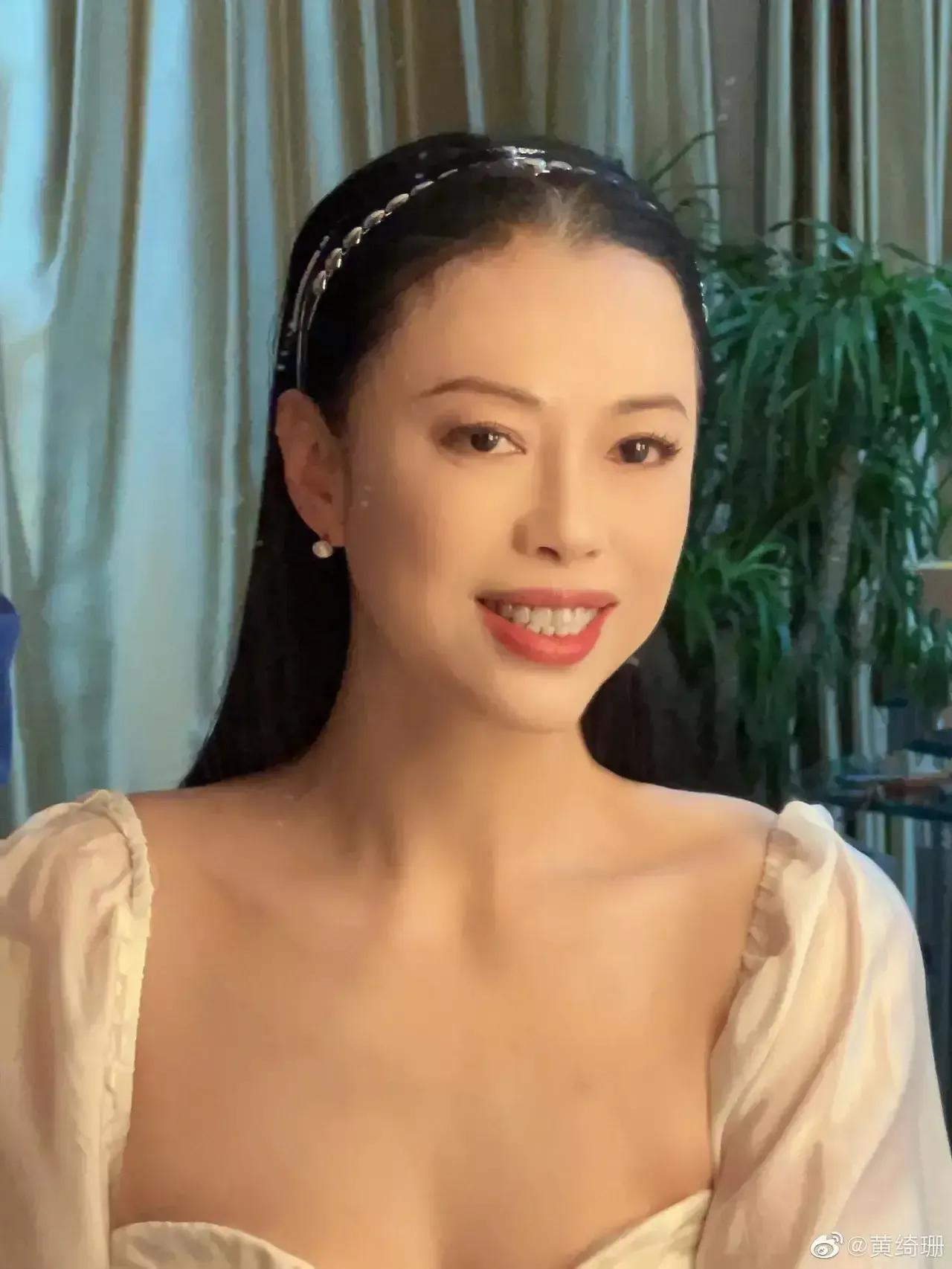Singer Huang Qishan Transformed Gorgeously From Qiu Qianchi To singer-huang-qishan-transformed-gorgeously-from-qiu-qianchi-to