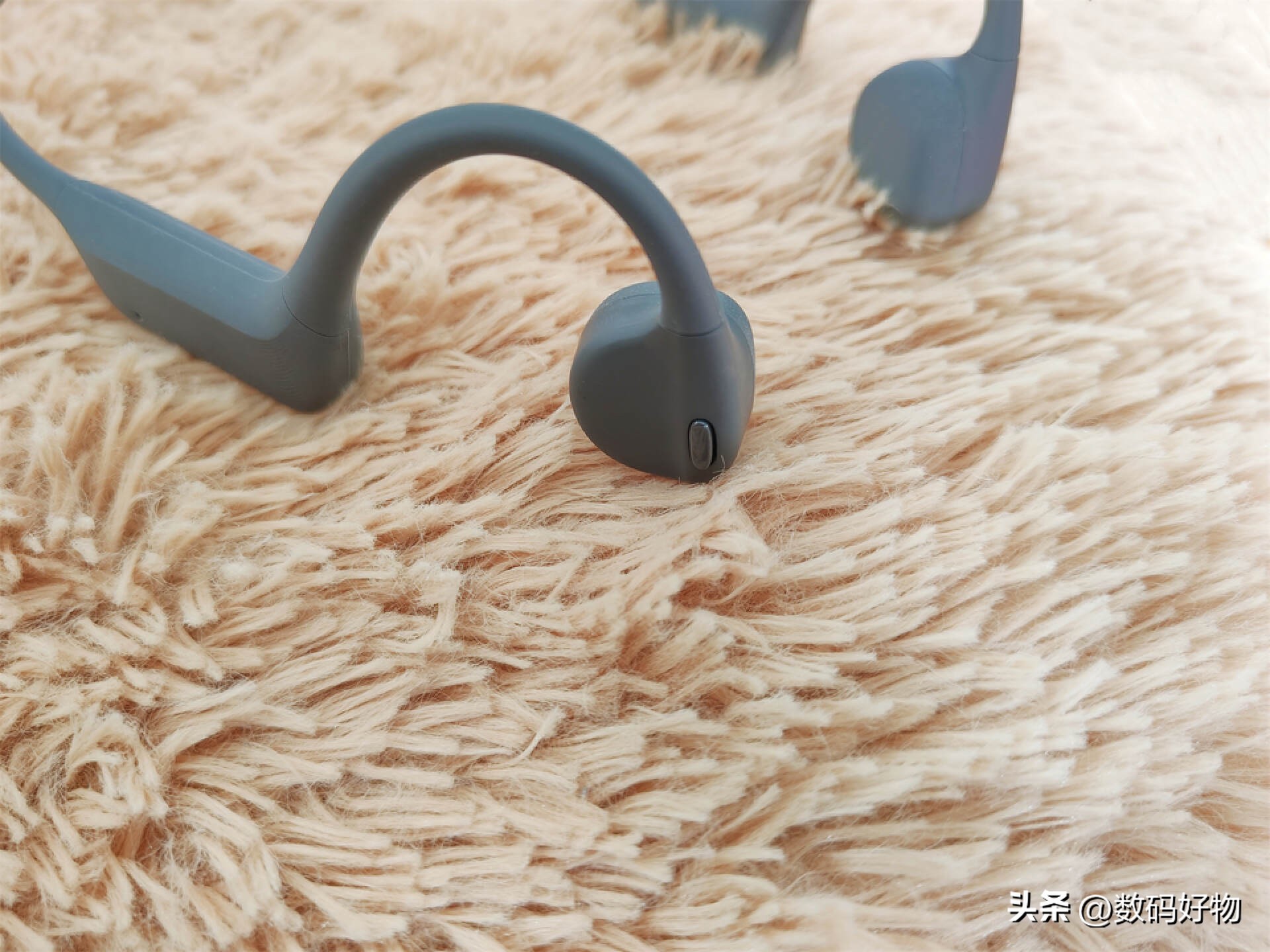 Smaller and lighter bone conduction headphones! South Carolina NANK Neo