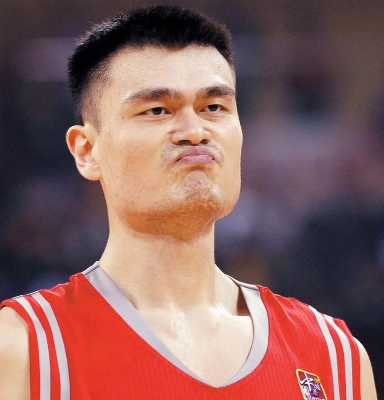 After Yao Ming retired, he gained a lot of weight and weighed more than ...