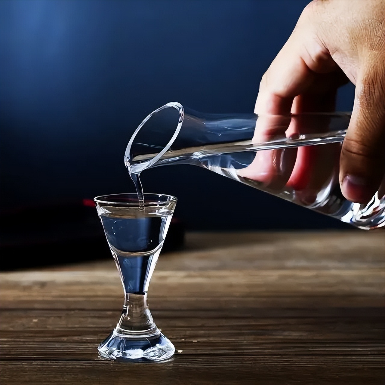 Different ways to drink old wine and new wine iMedia