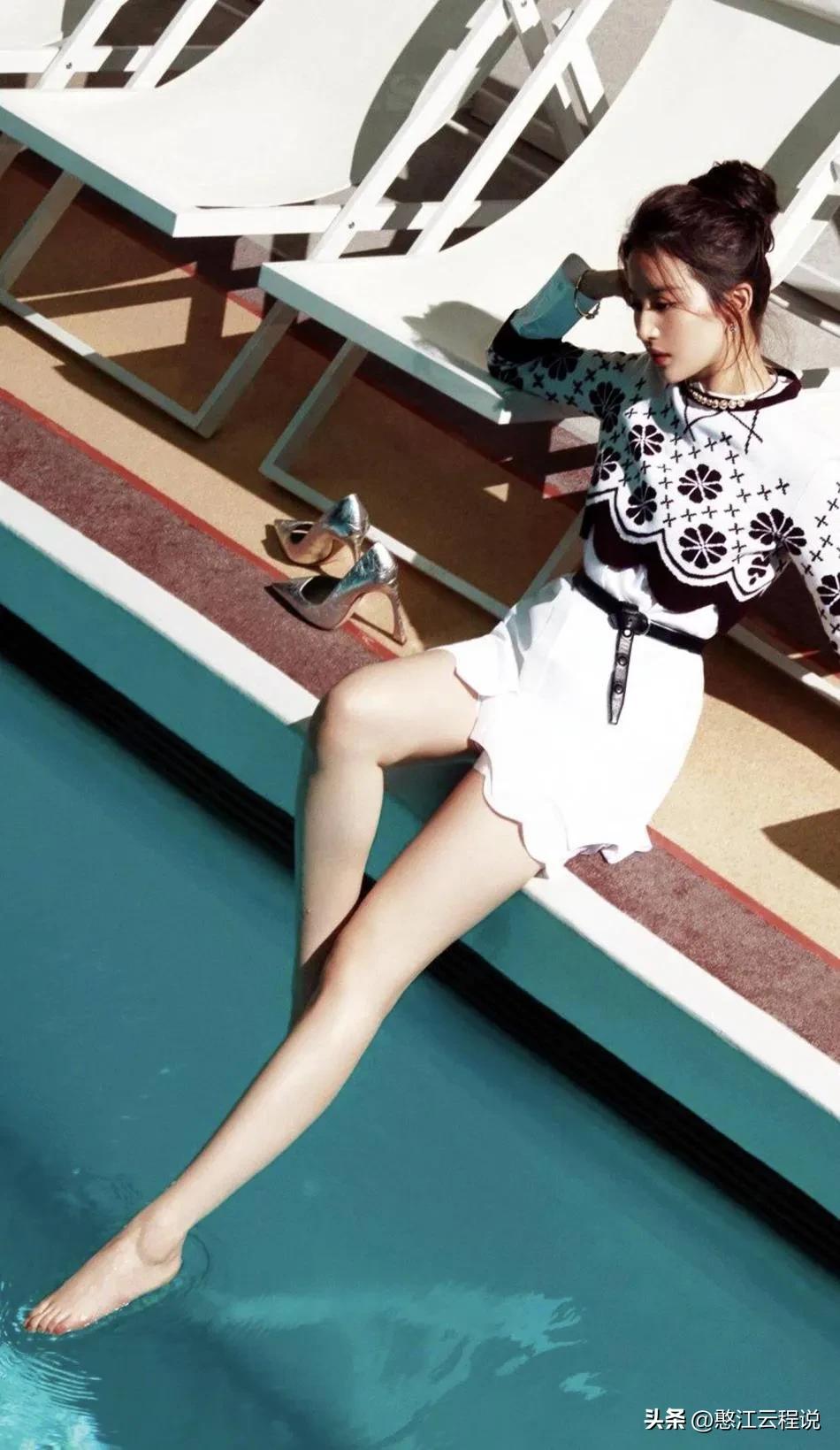 Liu Yifei, from childhood to adulthood, has beautiful long legs. - iNEWS