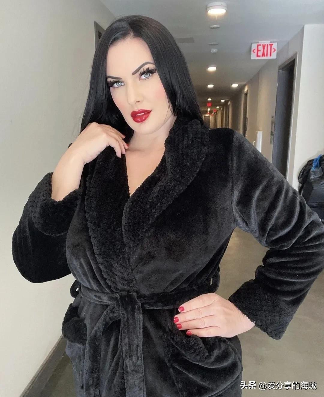 Synonymous with sexy, Internet celebrity model: Raven Rose - iMedia