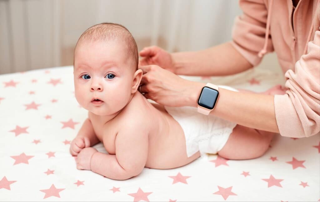 What is the right age to wean your baby off diapers?It should be sooner rather than later, so as