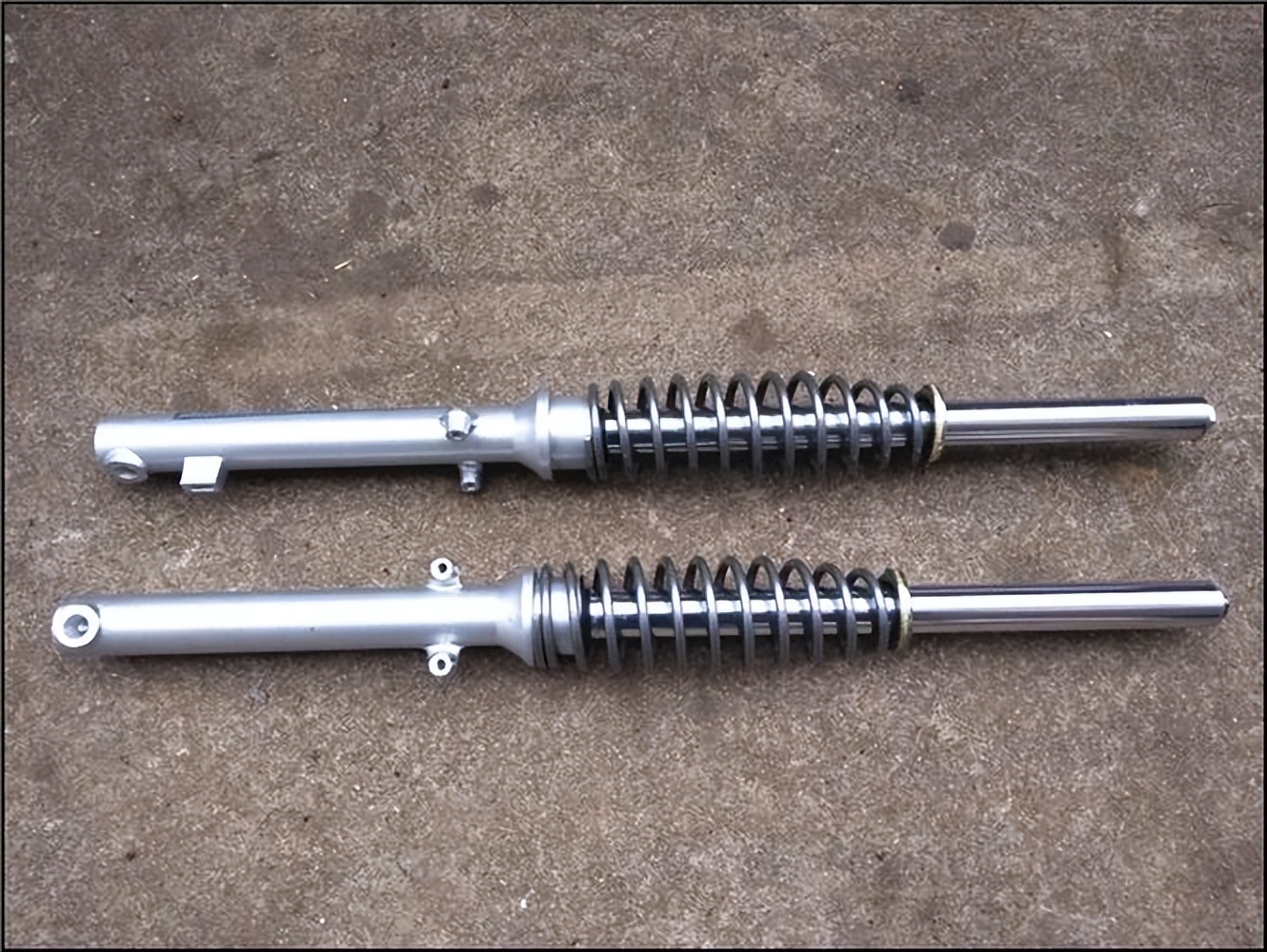How to disassemble the aluminum on the shock absorber of two