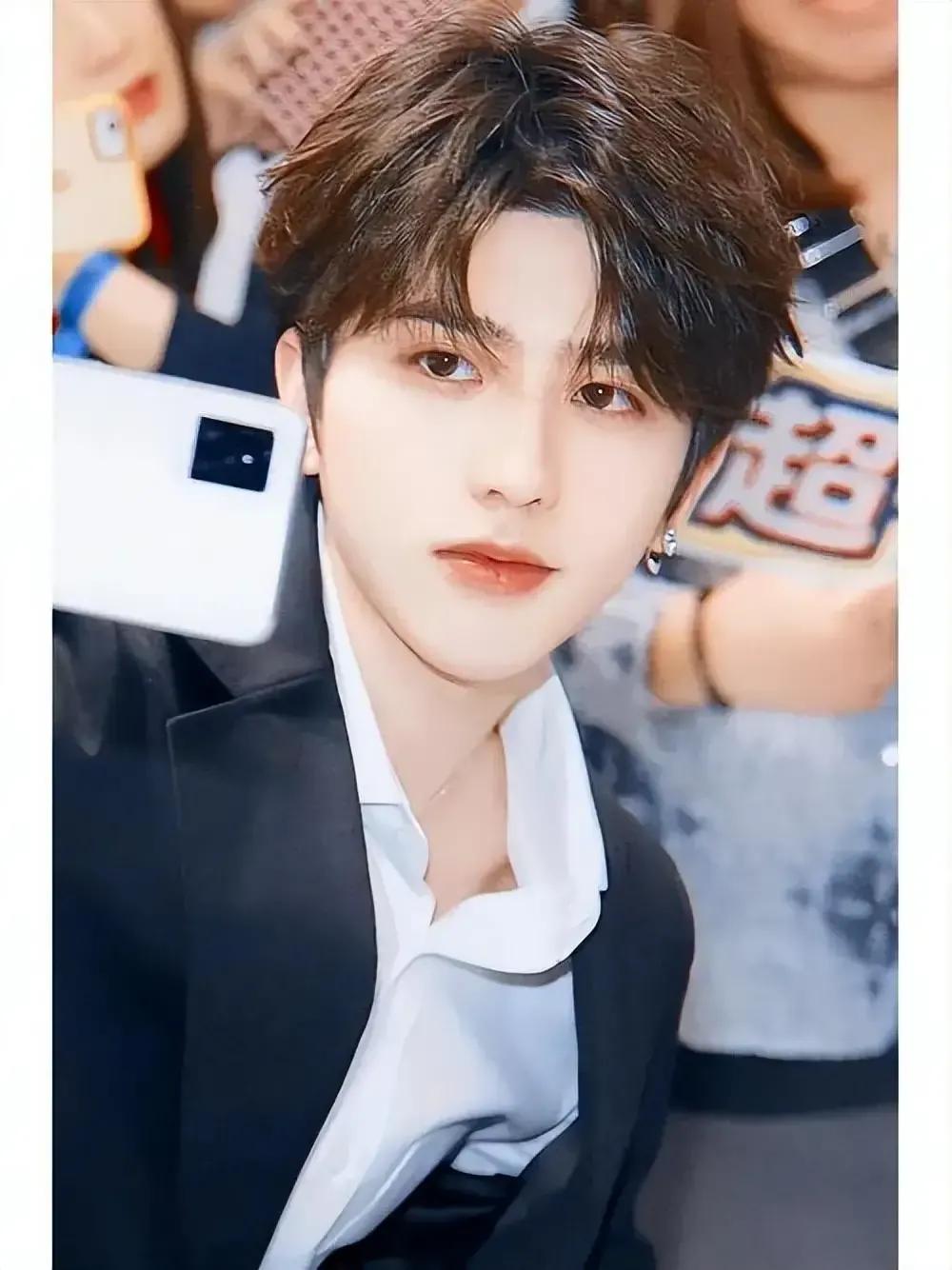 Cai Xukun Also Collapsed - Inews