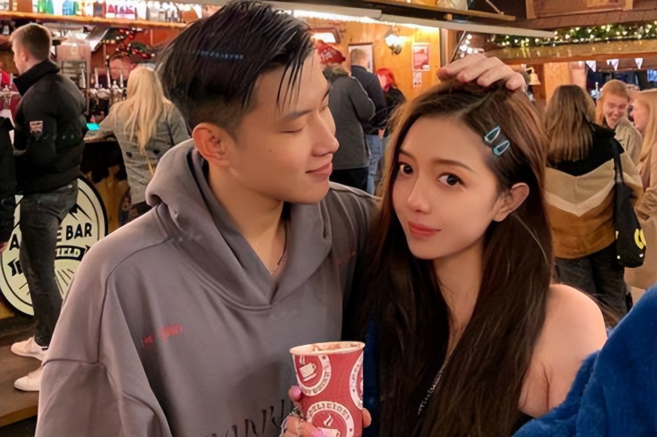 Zhao Xintong posted a million-dollar luxury car, handsome and handsome, and his 1.78-meter ex-girlfriend was exposed. Do you regret it?