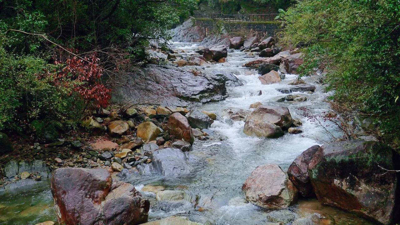 The world's first strange waterfall - Huangshan Jiulong Waterfall - iNEWS