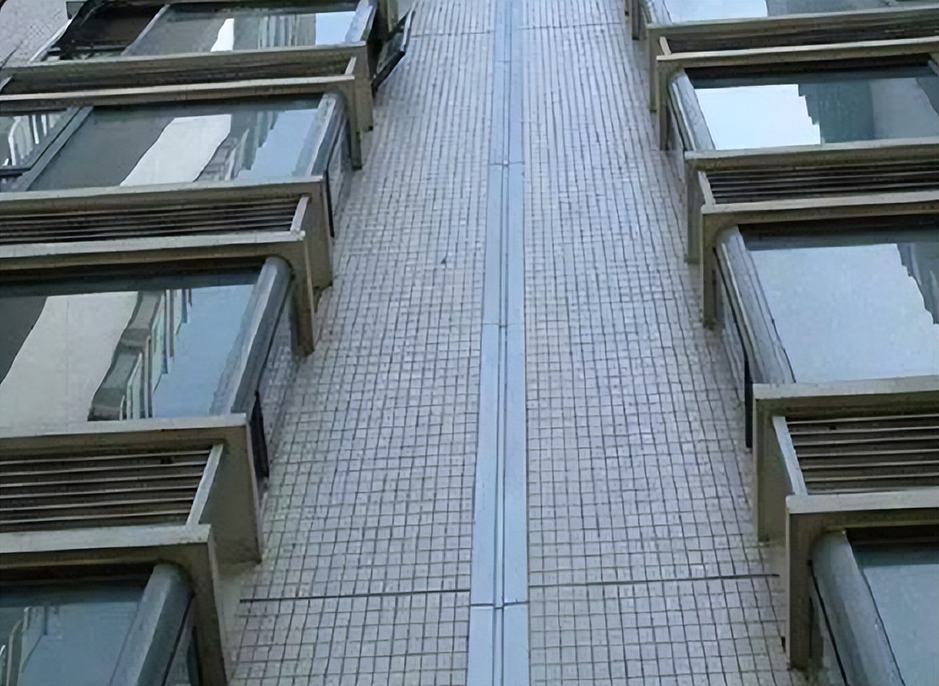 What are the causes of water seepage in external walls?How to repair