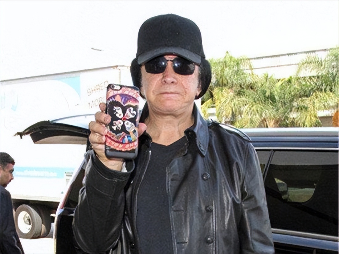 Top 10 richest rock stars in the world whose rock music is like a cash