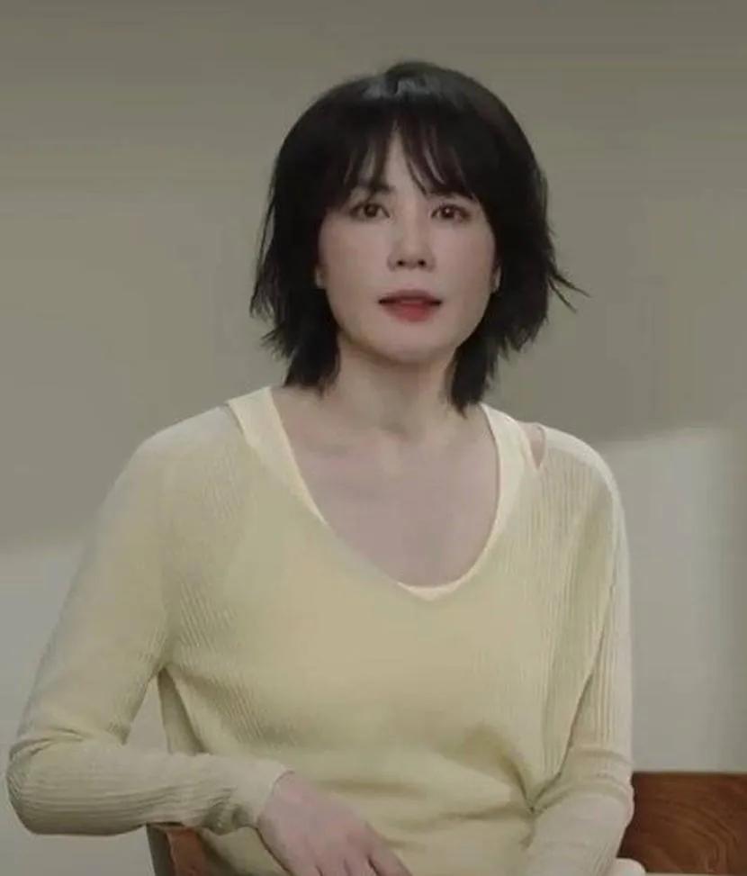 53-year-old Faye Wong hasn't shown up for a long time, her restrained ...