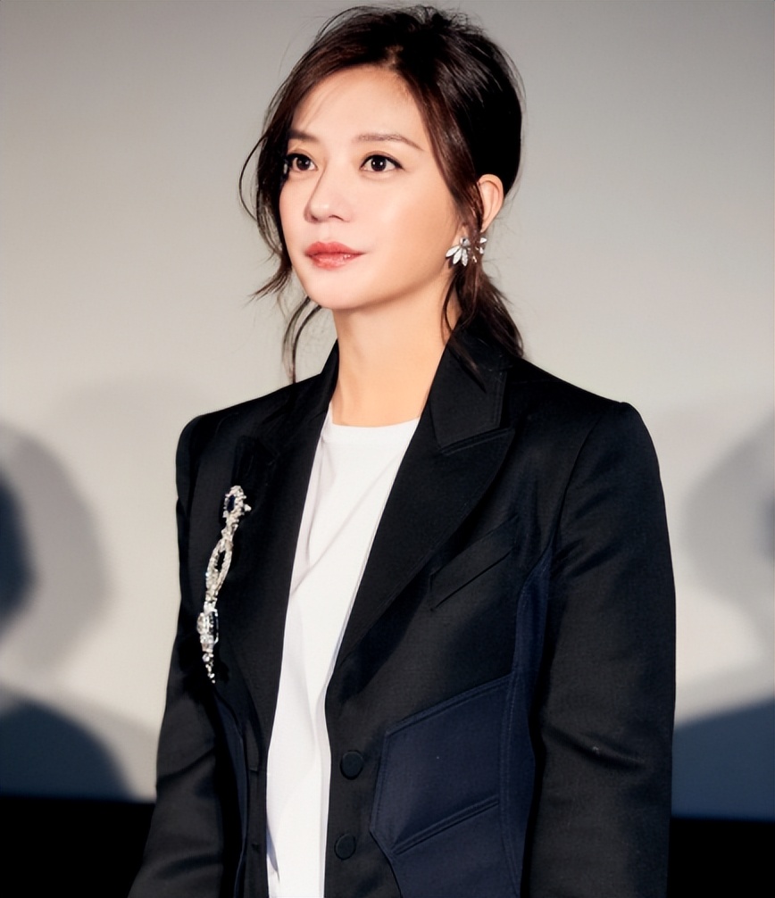 47-year-old Zhao Wei has gained weight recently, her face is haggard ...