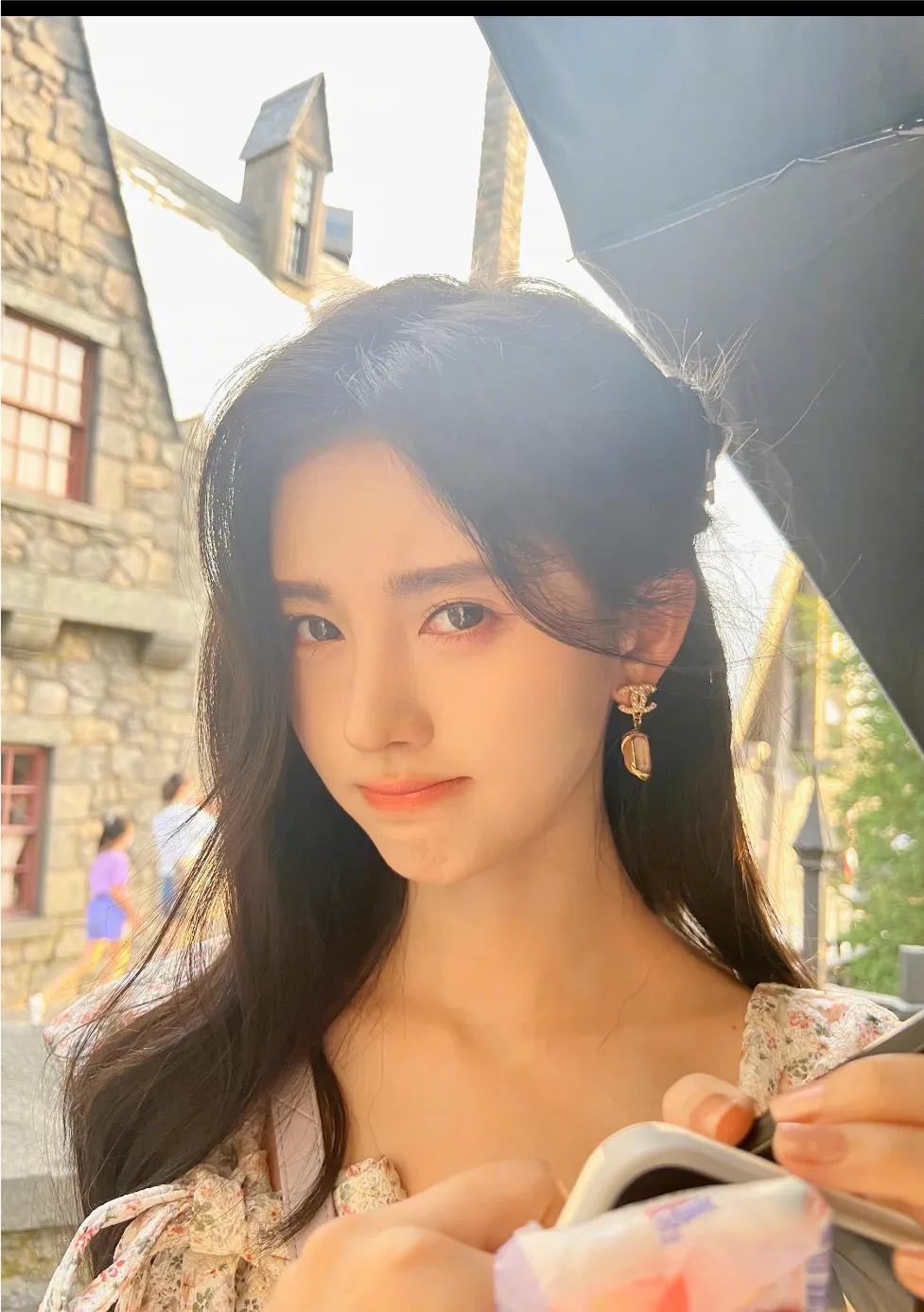 Beautiful photos of smoky makeup, Ju Jingyi butterfly dress, can you