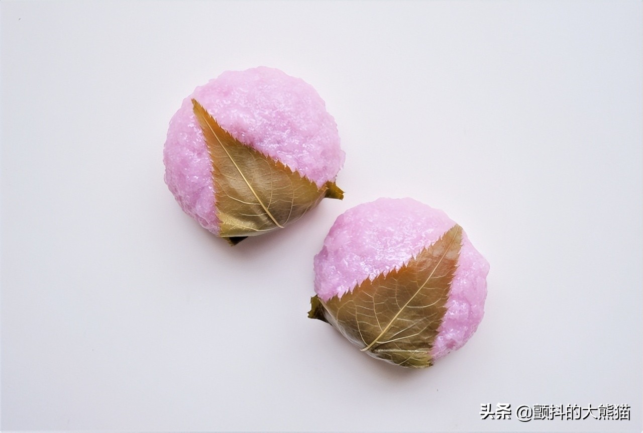 Do cherry blossoms smell?What is the taste of cherry blossoms you eat