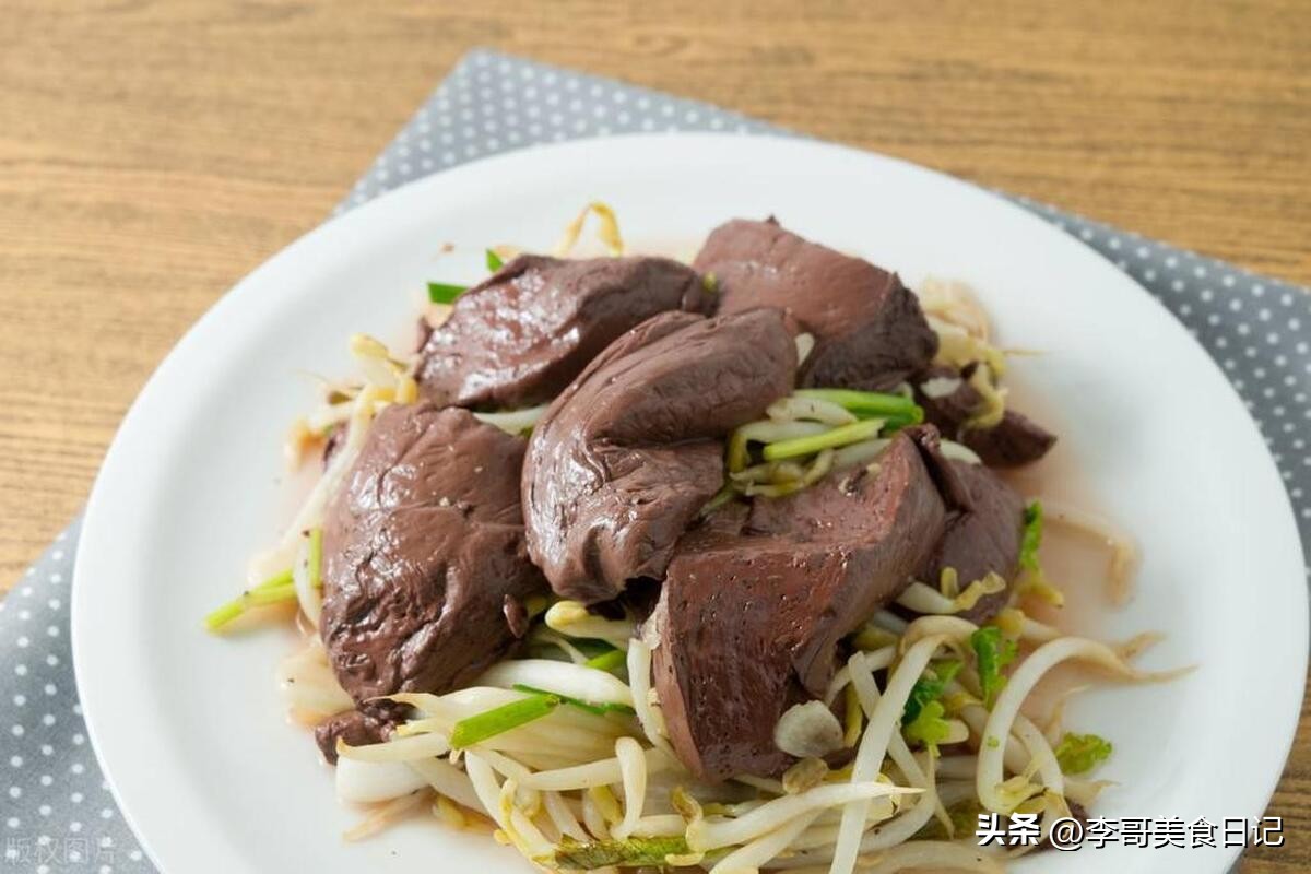 Homemade fried bean sprouts, follow the steps, refreshing and ...