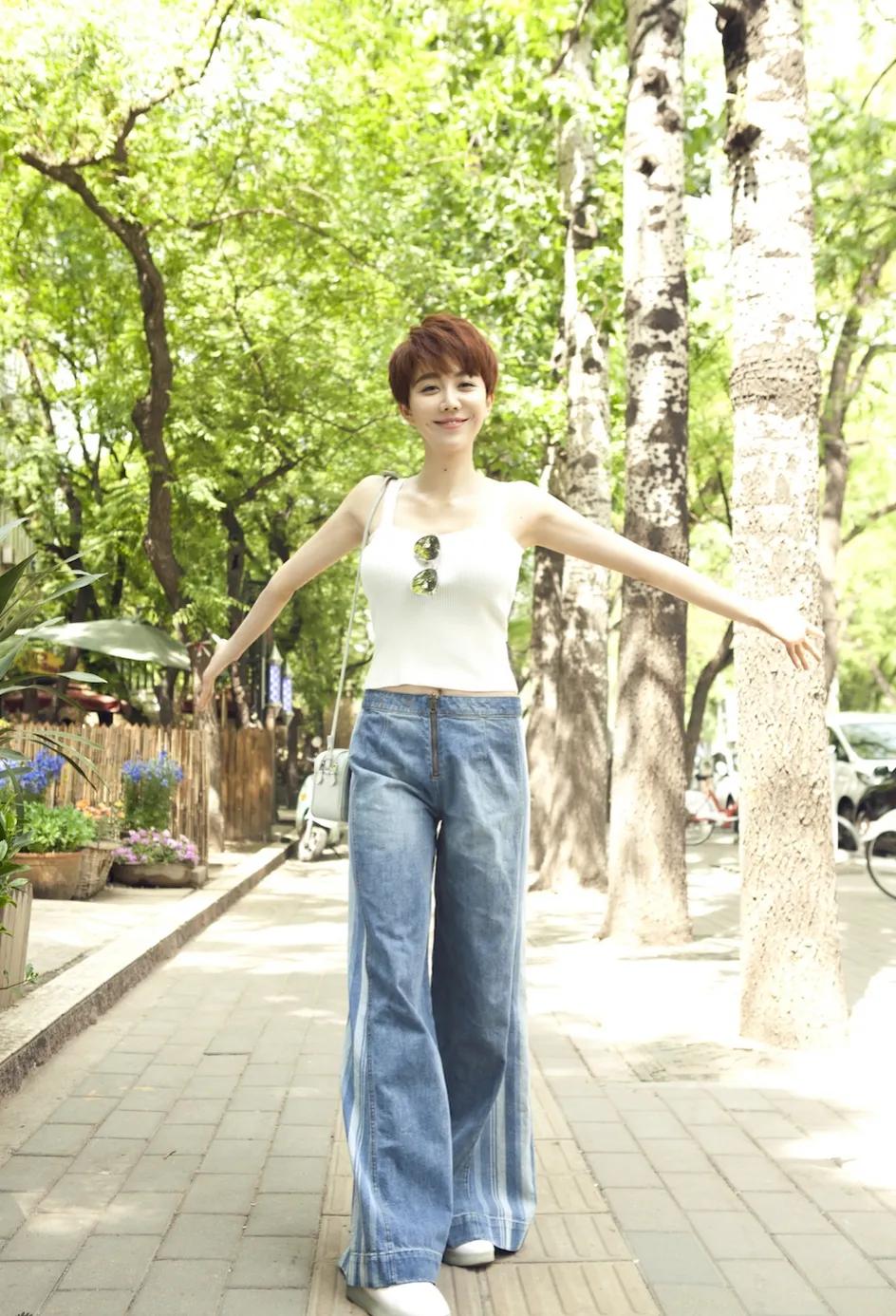 Jiang Yan is elegant and delicate, with a sweet smile - iMedia