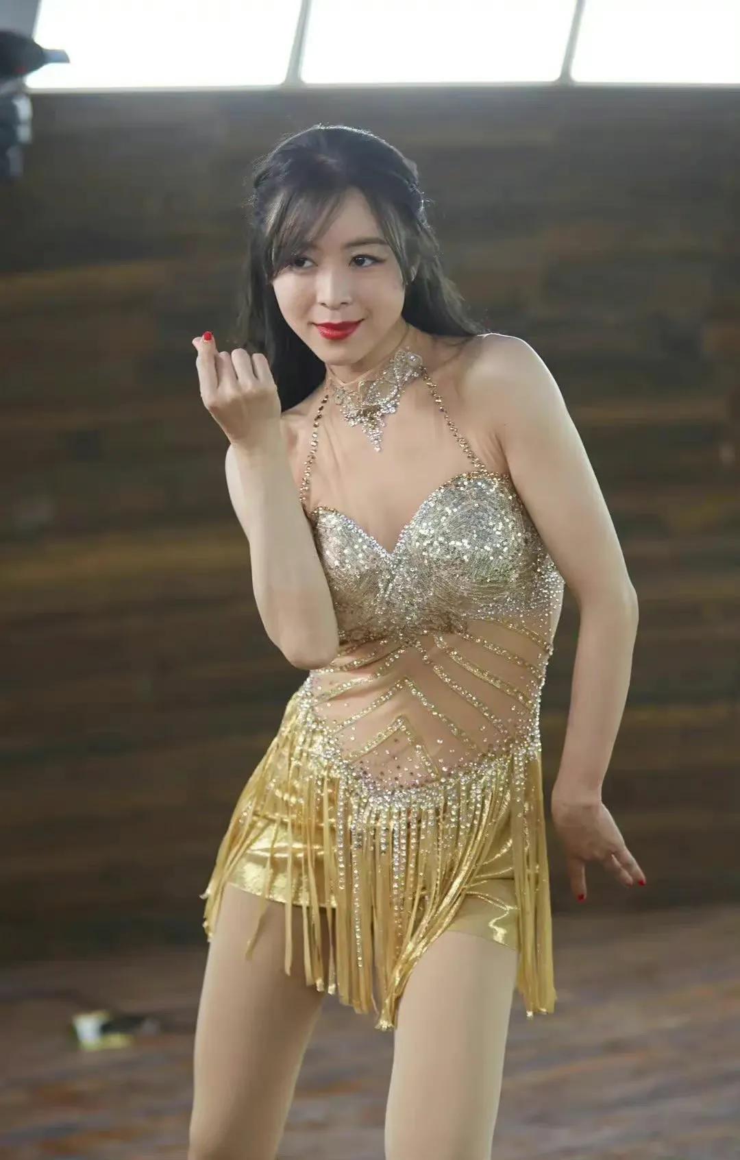 Beauty star Zhang Jingchu sexy photo - iNEWS