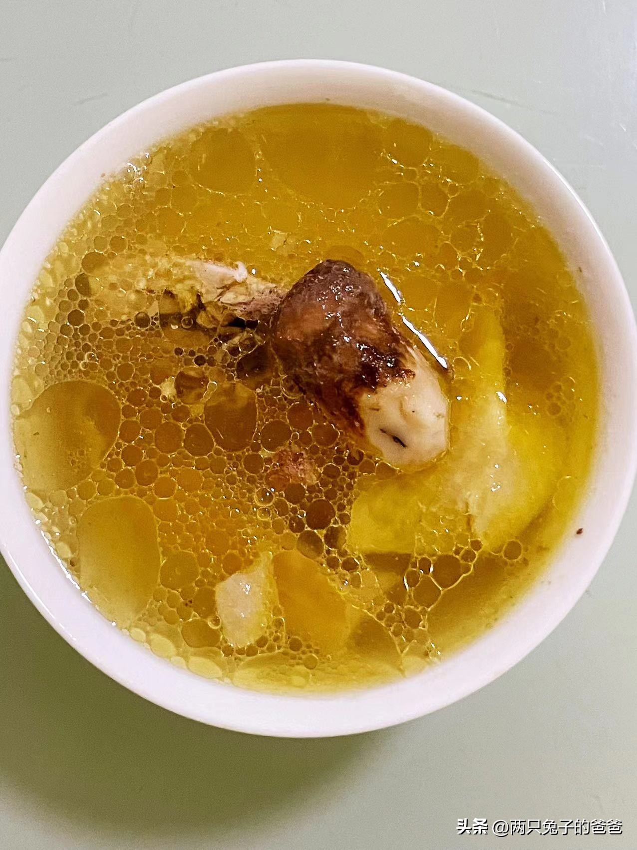 [Delicious home cooking] Matsutake chicken soup, nourishing in autumn