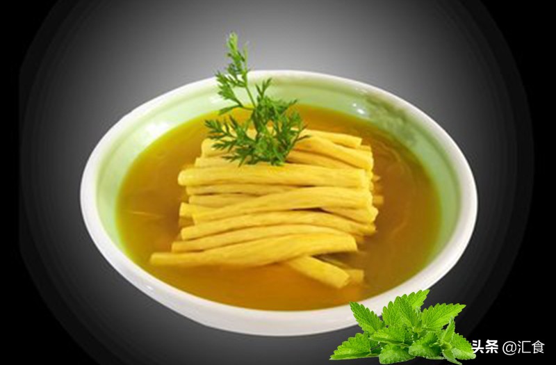 Crispy fried oysters, steamed bacon with yam and egg, fresh