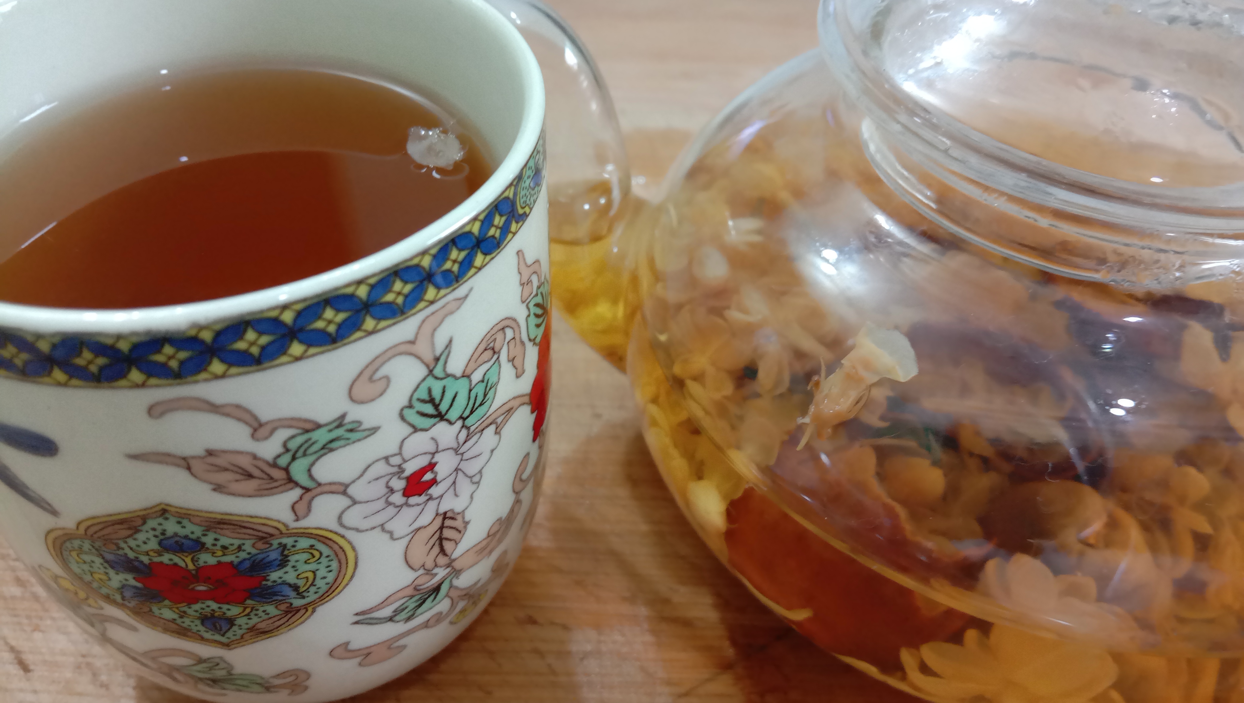 Do you know how to eat dried longan?A pot of longan and jasmine tea