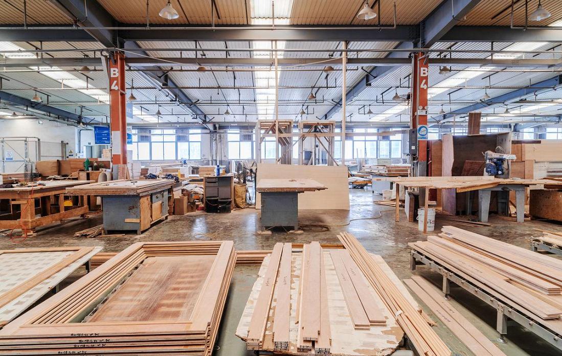 Disadvantages of artificial manufacturing in traditional furniture