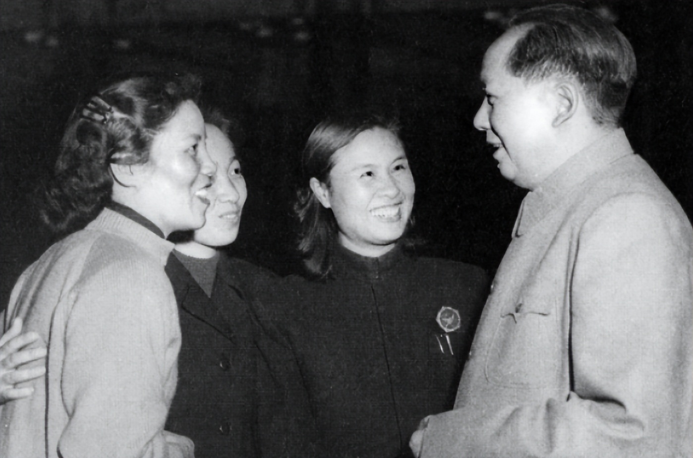59年偉人會面左大玢,半開玩笑地詢問:你為何姓左,怎麼不姓右? - 資訊咖