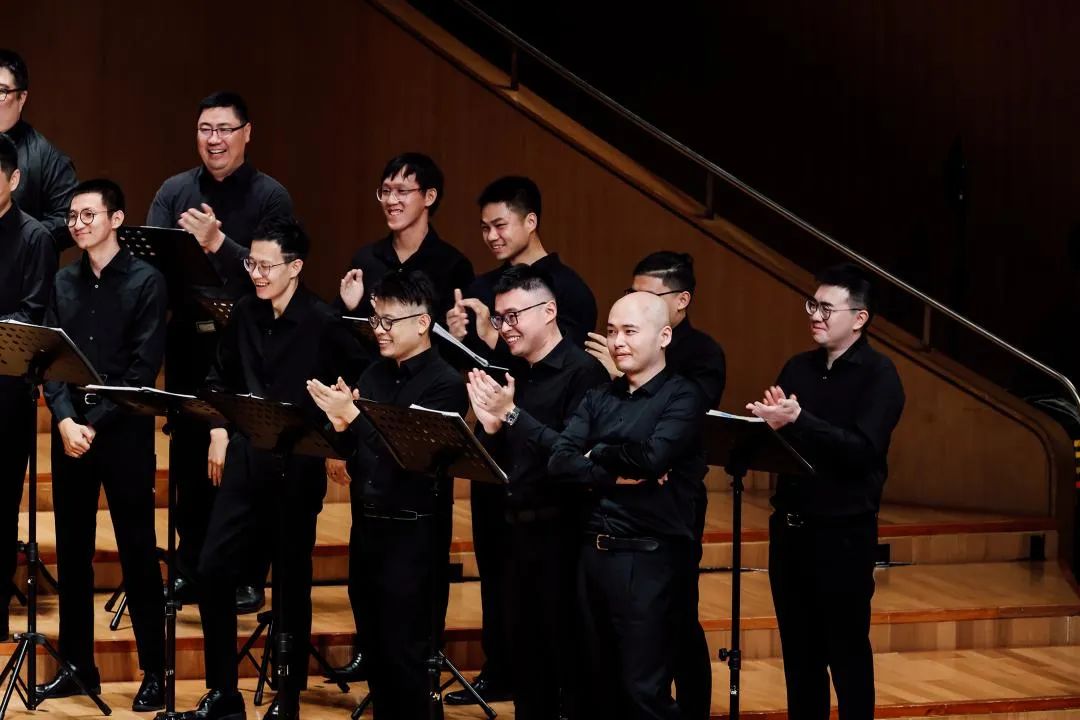 The Rainbow Choir recreates the Divine Comedy, dedicated to everyone