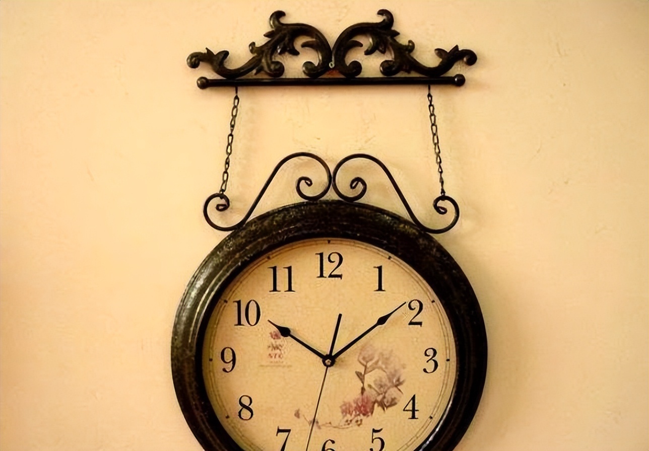 These two places in the "living room" cannot hang clocks!Not