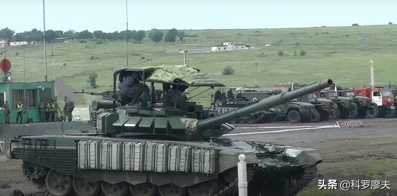 Russian T-80 tank appeared in Crimea, 