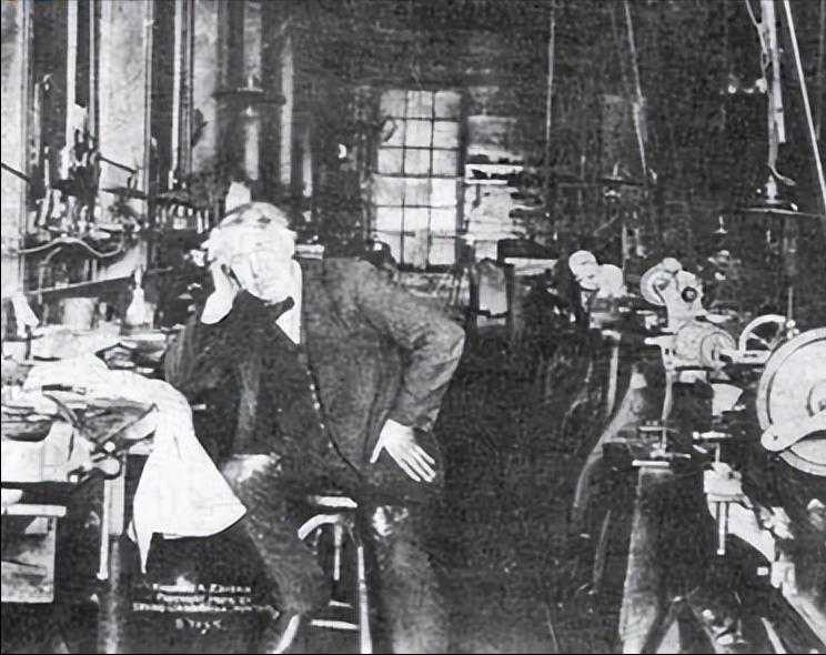 Do you know who invented the sound film?I didn't expect it to be so