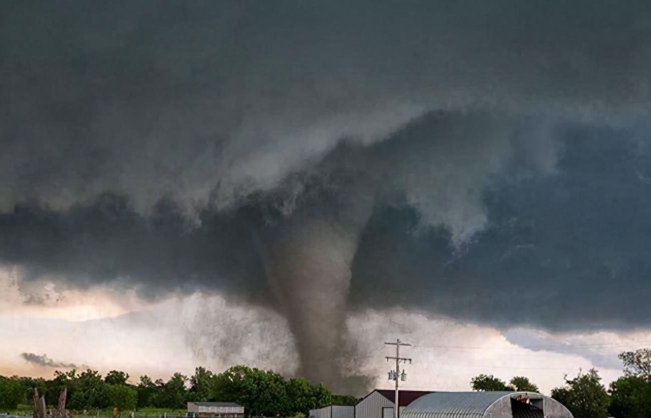 Tornadoes dance wildly, and death vortex appears in the heart of ...