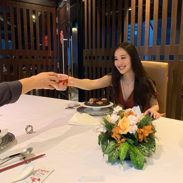 Jet Li Spouse Jet Li and his youngest daughter travel together in the Czech Republic ...
