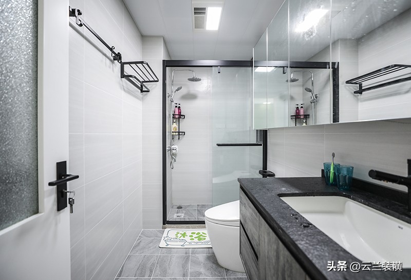 Follow Yunlan to learn how to fill the gaps in the bathroom floor tiles