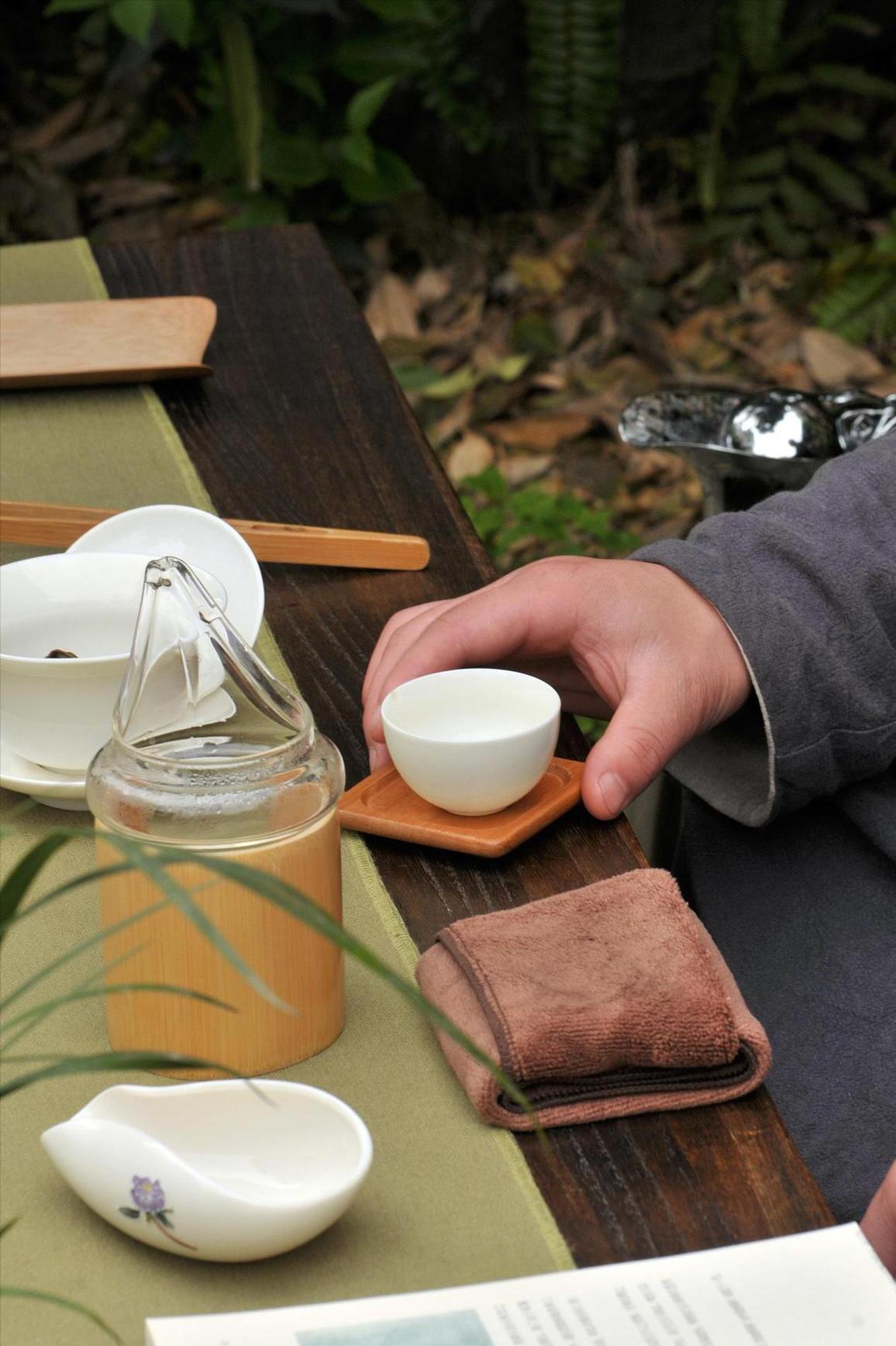Bring Tea Picture Bringing a tea set when traveling is
