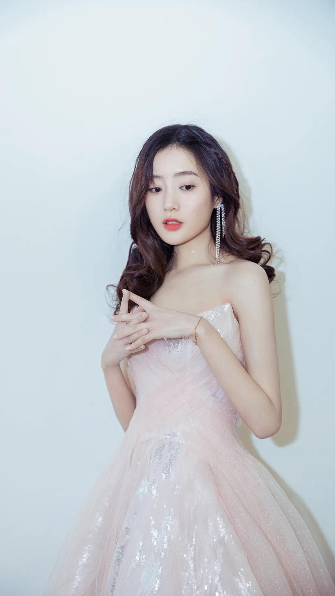 Wang Ziwei, A Sweet Girl - INEWS