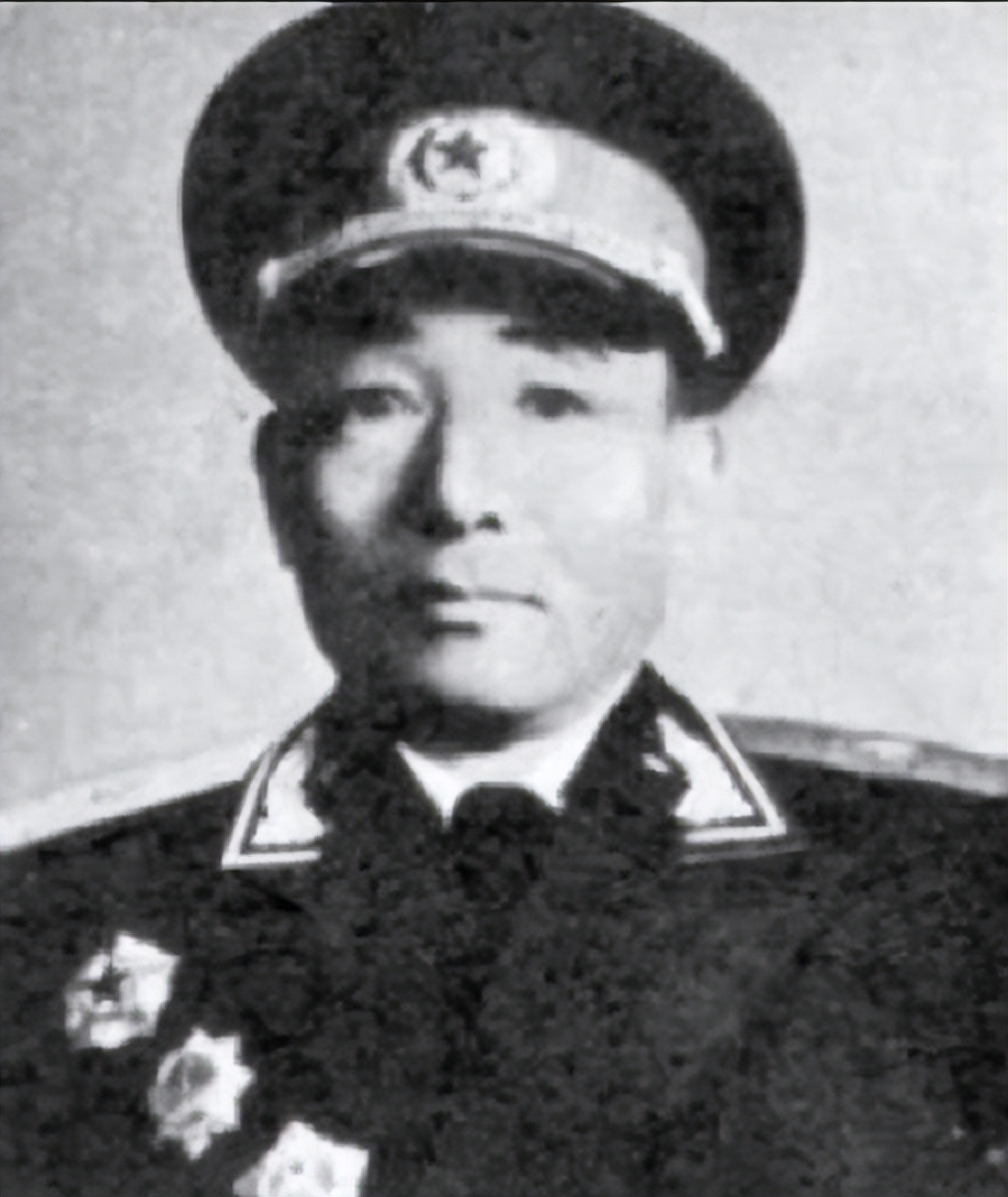 廬山會議後,彭德懷的鄭秘書被另行分配工作,88年擢升為中將 - 資訊咖