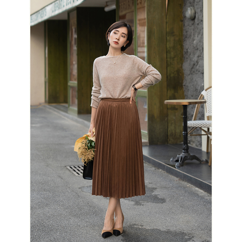 This is the most popular skirt in autumn skirt covering the knees