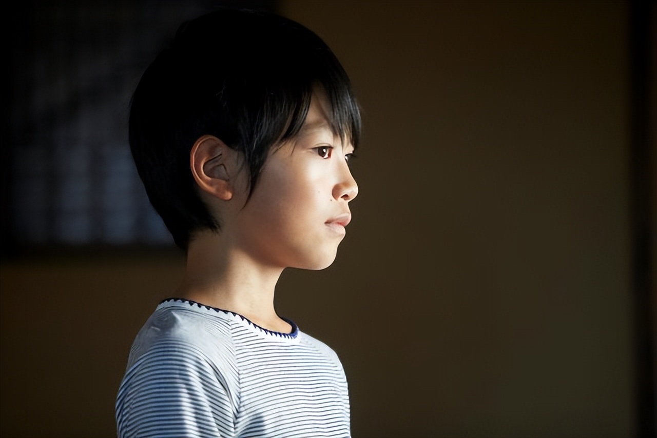 Why do Japanese people have no beds in their rooms, and they like to