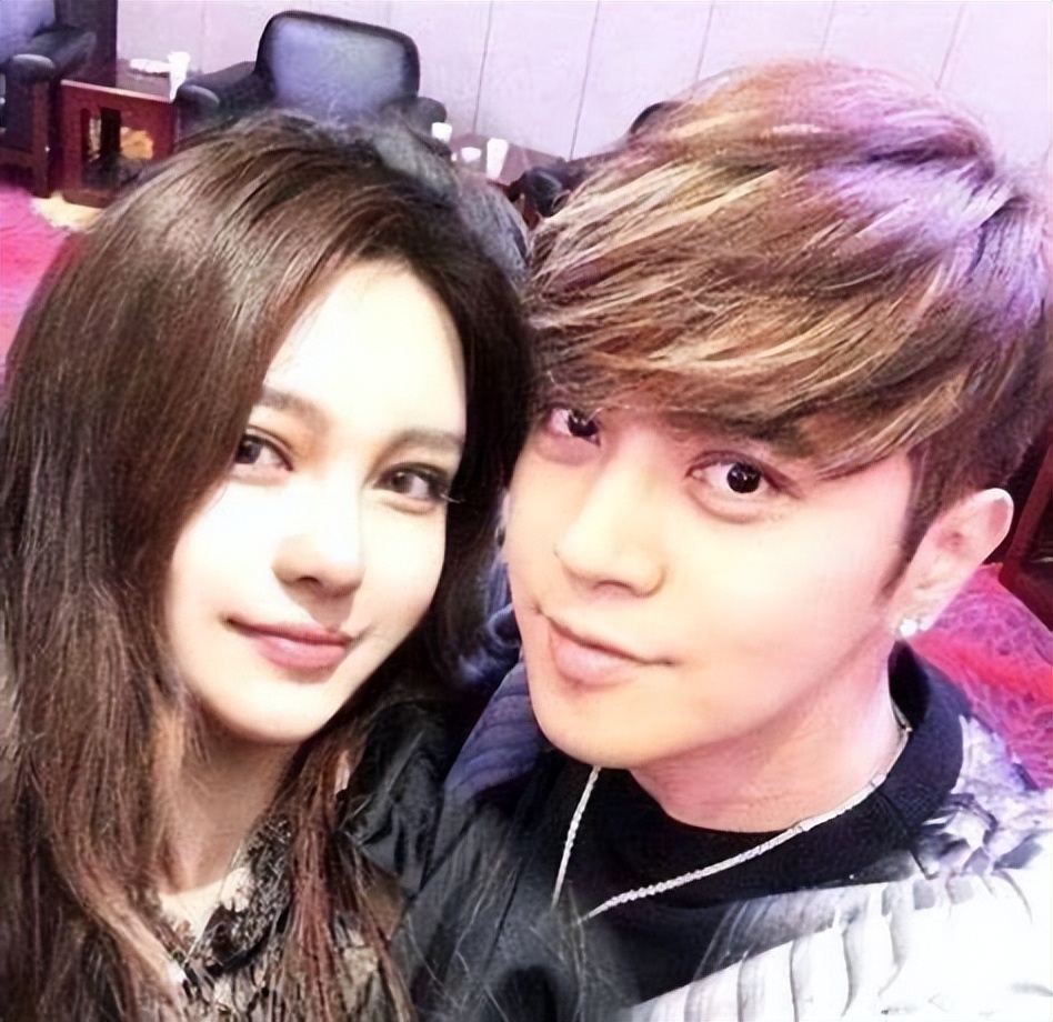 Luo Zhixiang caused a sensational response! Revealing the same bracelet ...