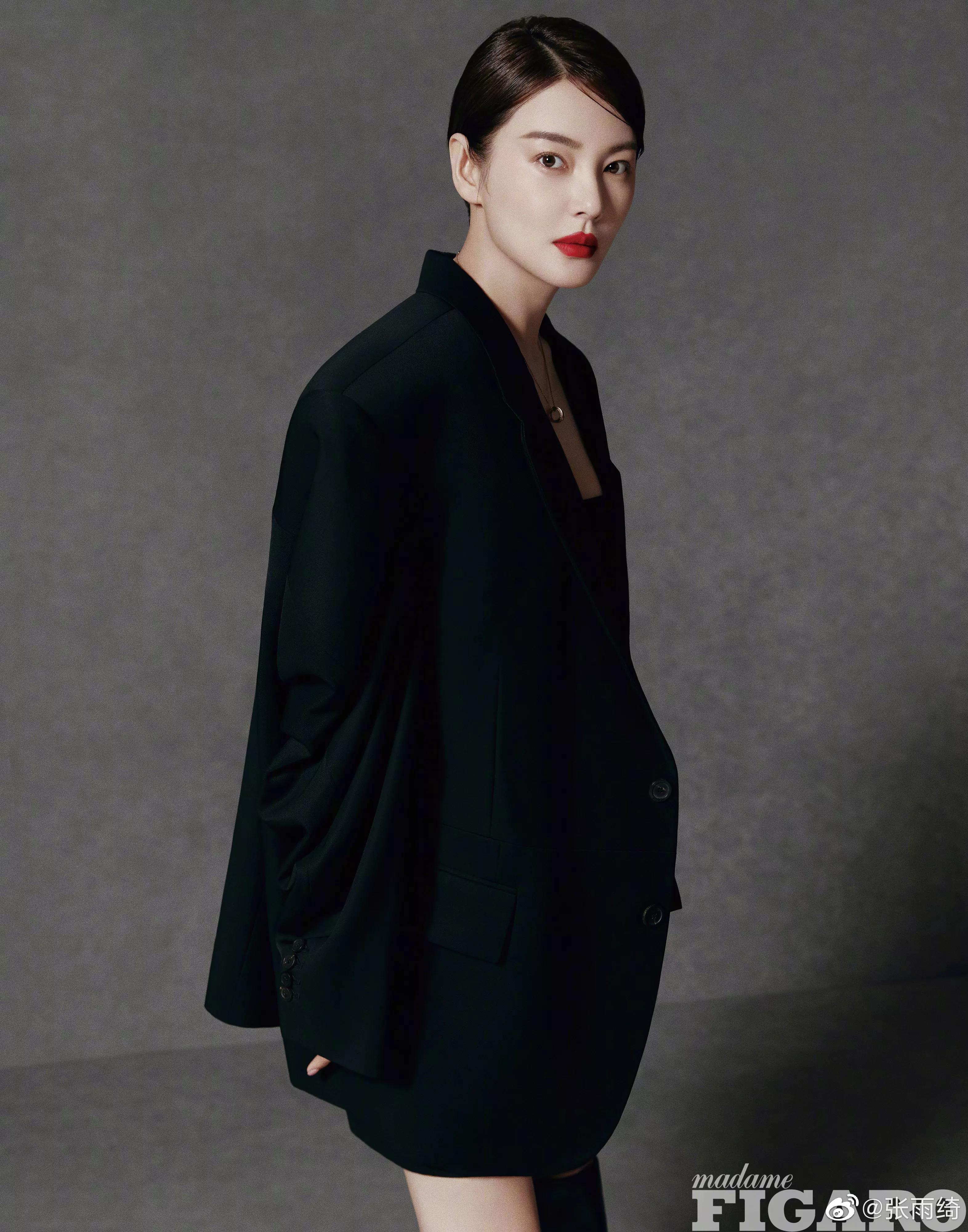 Zhang Yuqi's magazine photo, cool and noble, elegant and moving - iNEWS