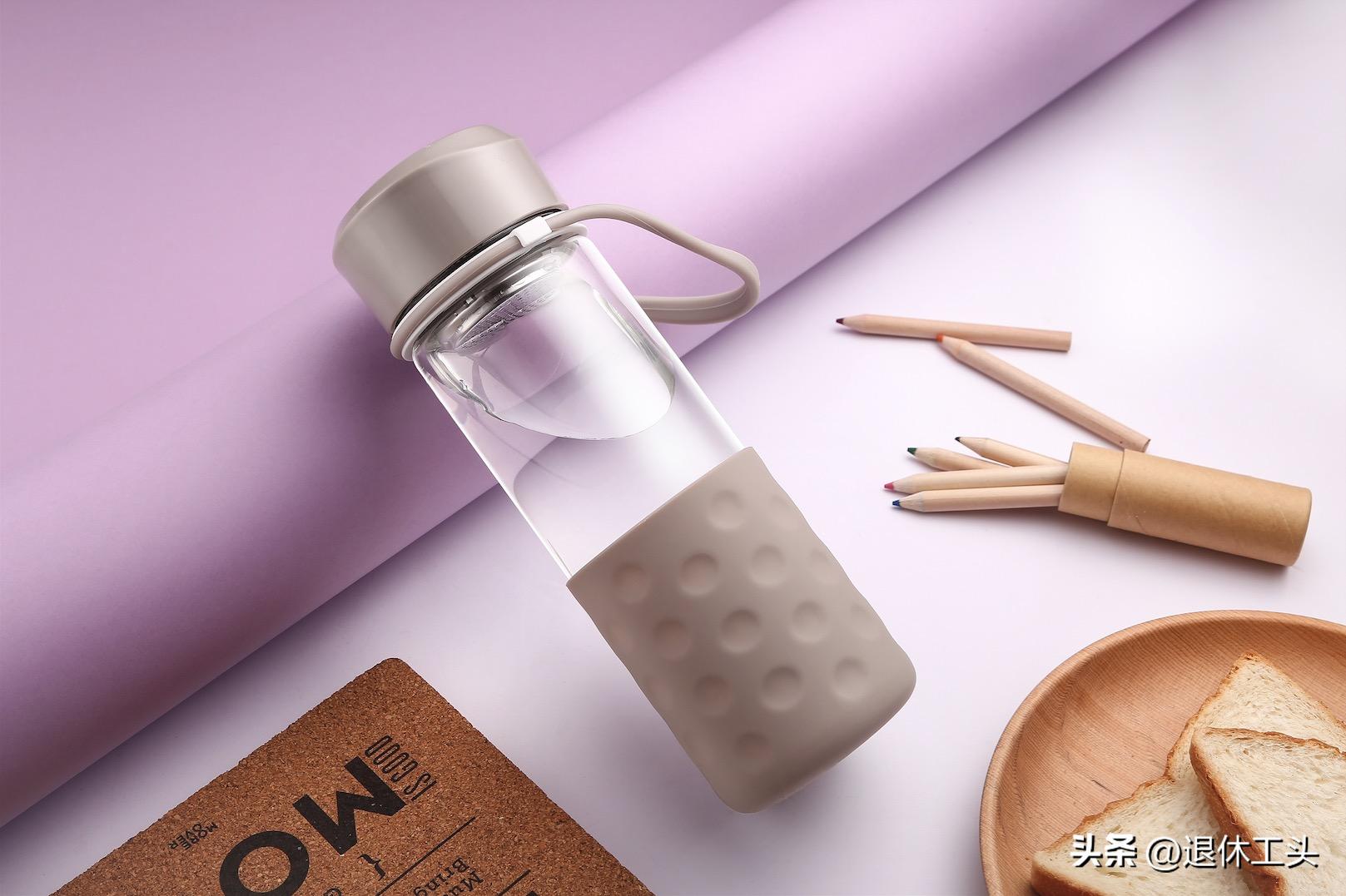 Can plastic cups hold hot water?Will it be harmful to health?I suggest