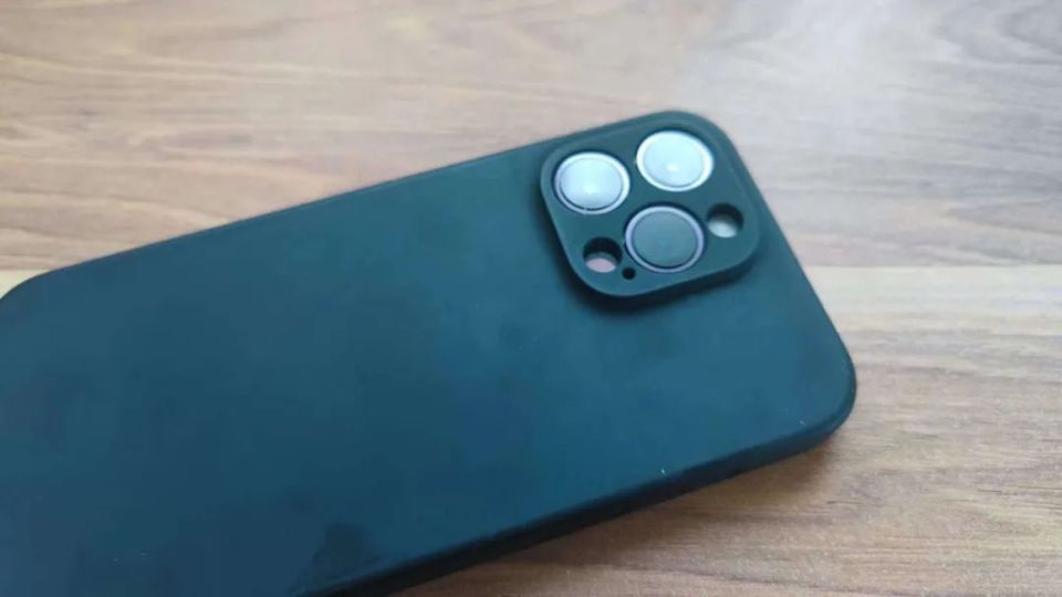 Why does the configuration of Android phones seem to be generally higher than that of iPhones