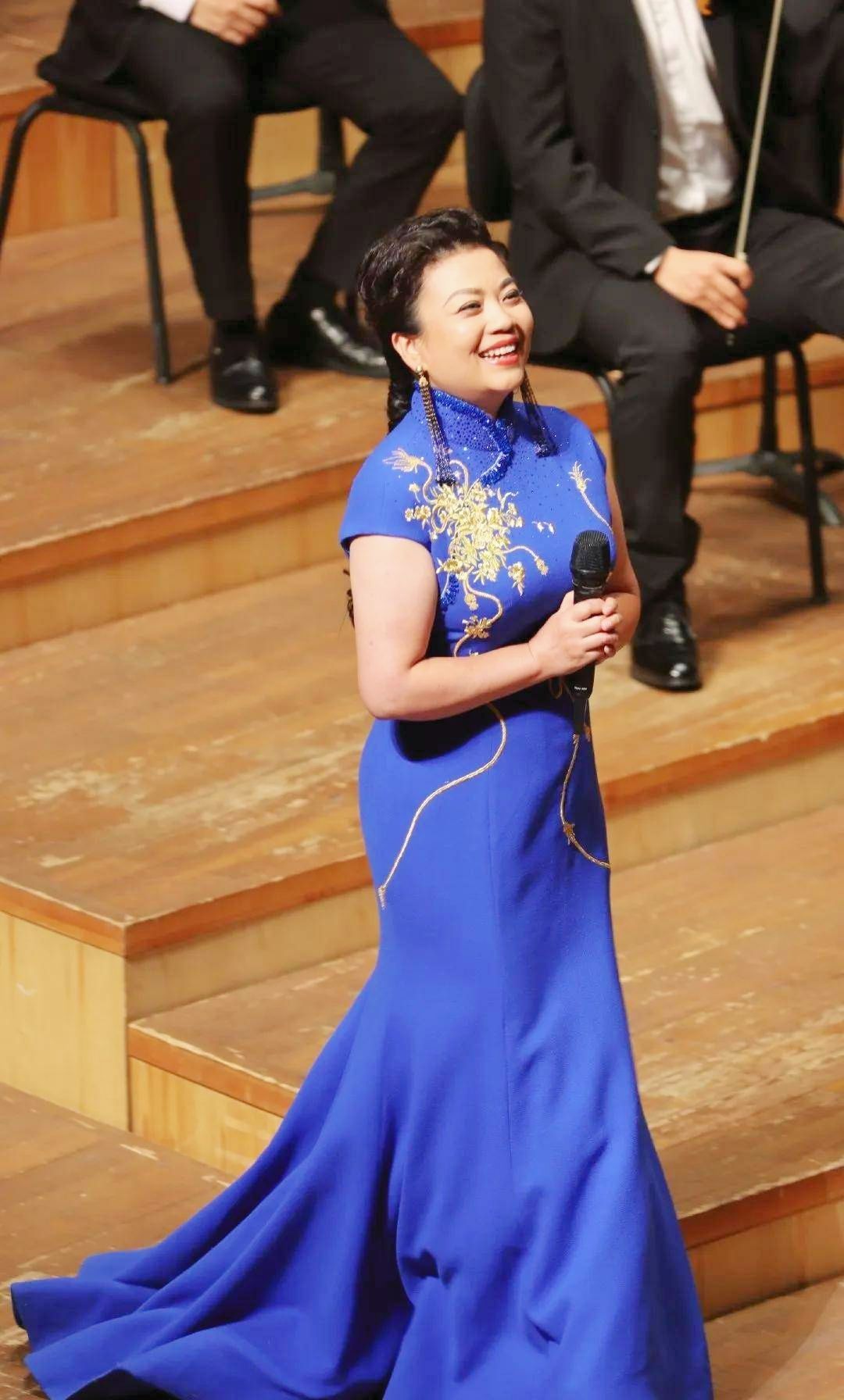 An old tree blooms with new flowers. Singer Warren Mok is 65 years old ...