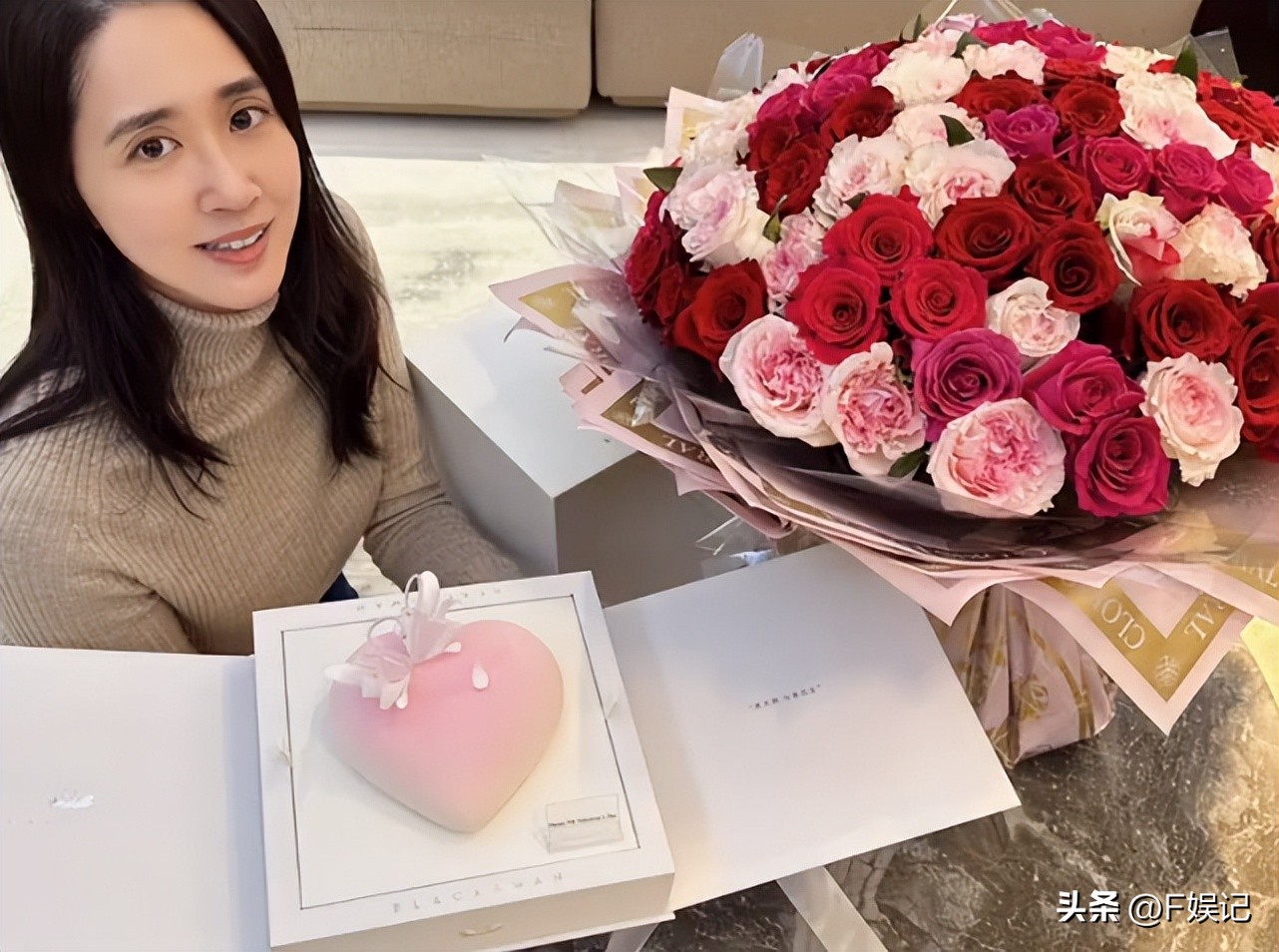 Chen Xiaodong eats alone for his wife's birthday and enjoys the world