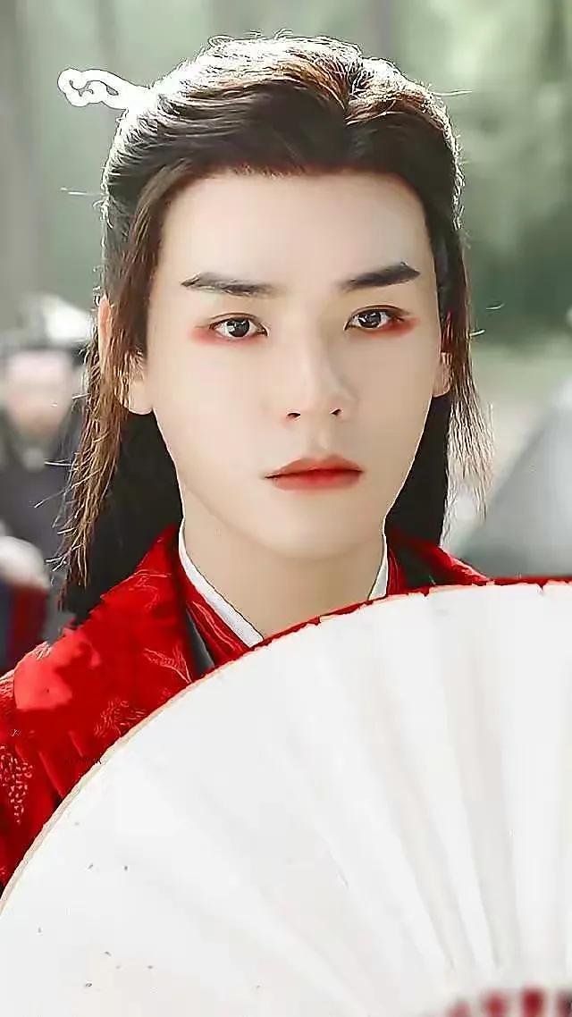 The folding fan in hand is more powerful. These 6 people use the