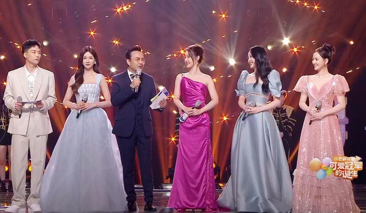 The host team of Mango Channel reshuffled the cards "Four Little