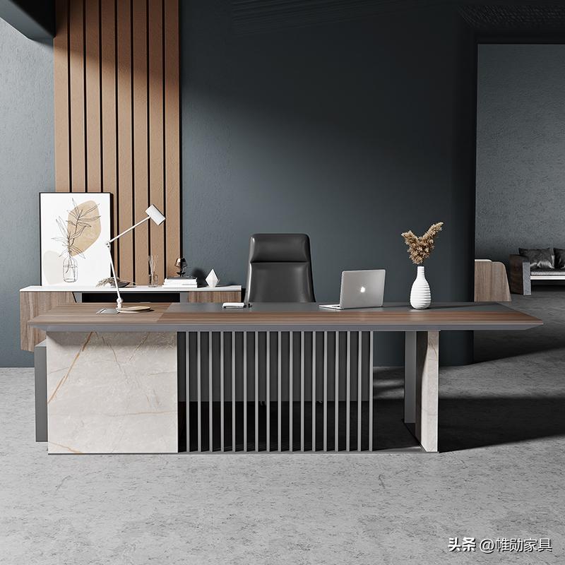 Boss Table Draw The semi-suspended boss table with such a sense of design is really ...